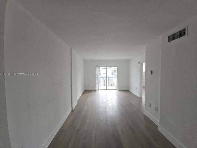 Building Photo - 8101 Crespi Blvd