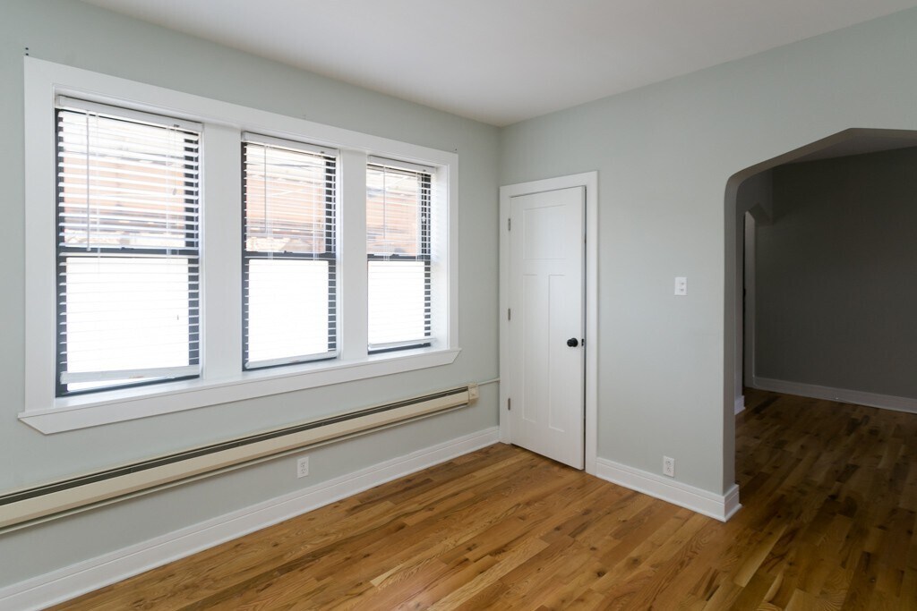 Building Photo - 4418 N Wolcott Ave