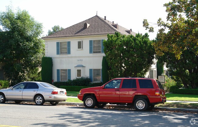Building Photo - 1458 E Wilson Ave
