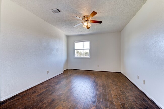 Building Photo - 2137 Casa Rio Cir