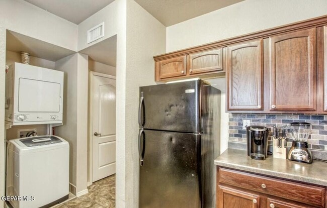 Building Photo - 14300 Gil Reyes Dr