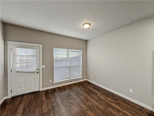 Building Photo - 862 Oakwood Ct