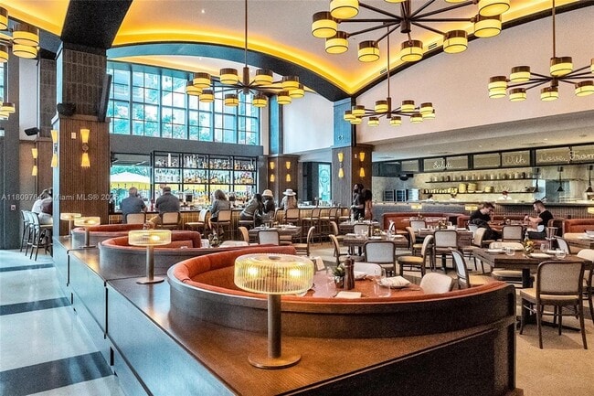 Building Photo - 601 NE 1st Ave