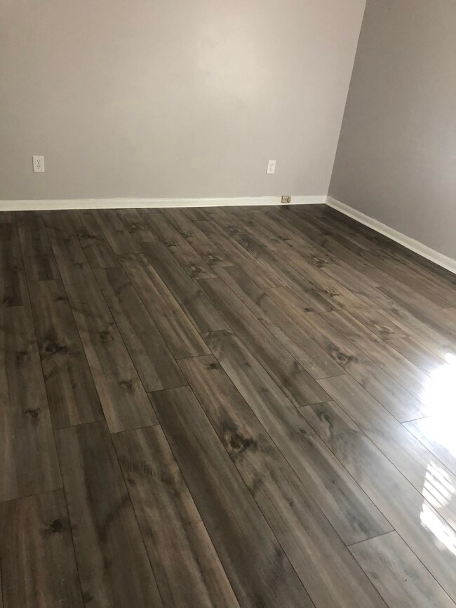 Building Photo - 1106 Douglas Cir