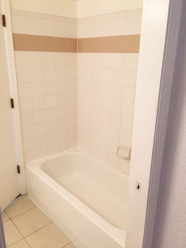 Building Photo - **COMFORTABLE 2br/2ba TOWNHOME (GILBERT & ...