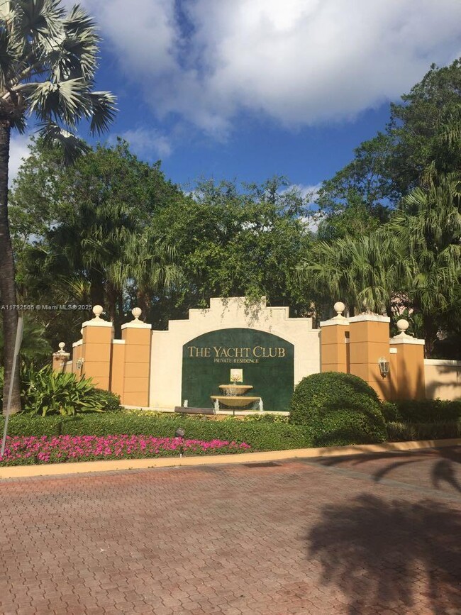 Building Photo - 19999 E Country Club Dr