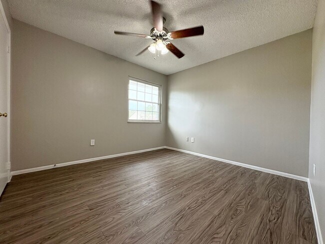 Building Photo - ~ Beautiful 3B/2.5B Lake Mary Home ~ Carpe...