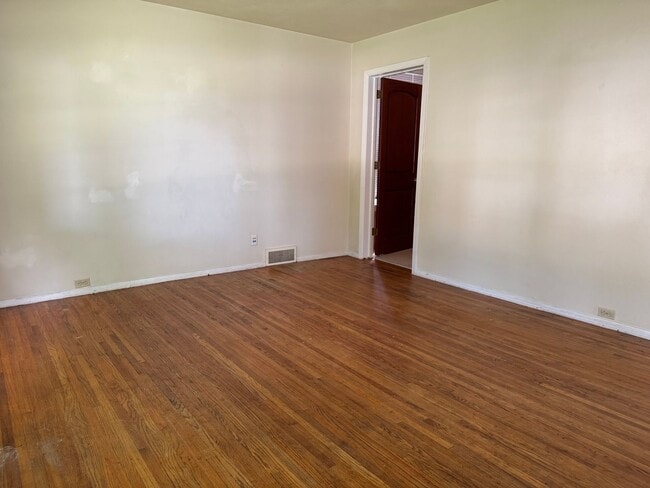 Building Photo - 721 W Olin Ave