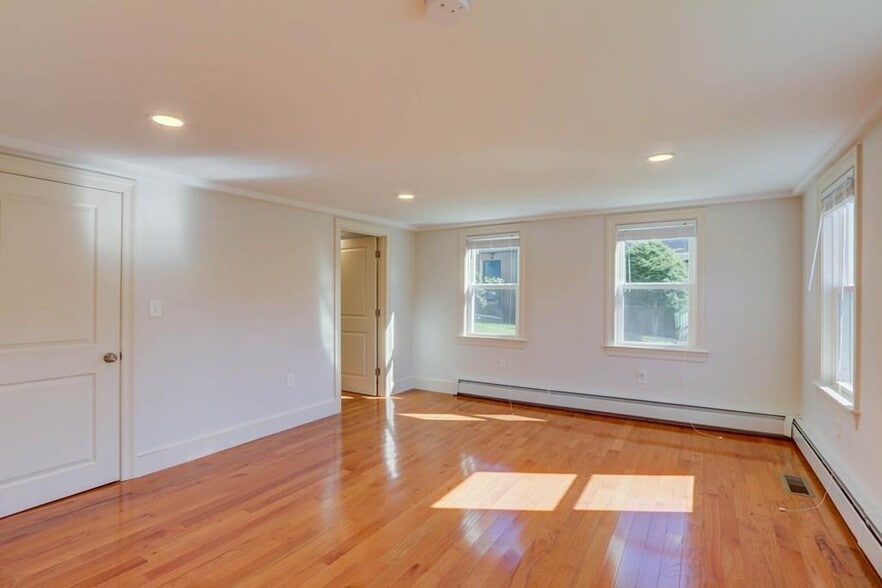 Building Photo - 45 Frairy St