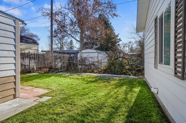 Building Photo - 3bd/2ba with Great Boise Location on Large Corner Lot
