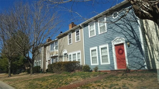 Building Photo - 1366 E Masonic Dr