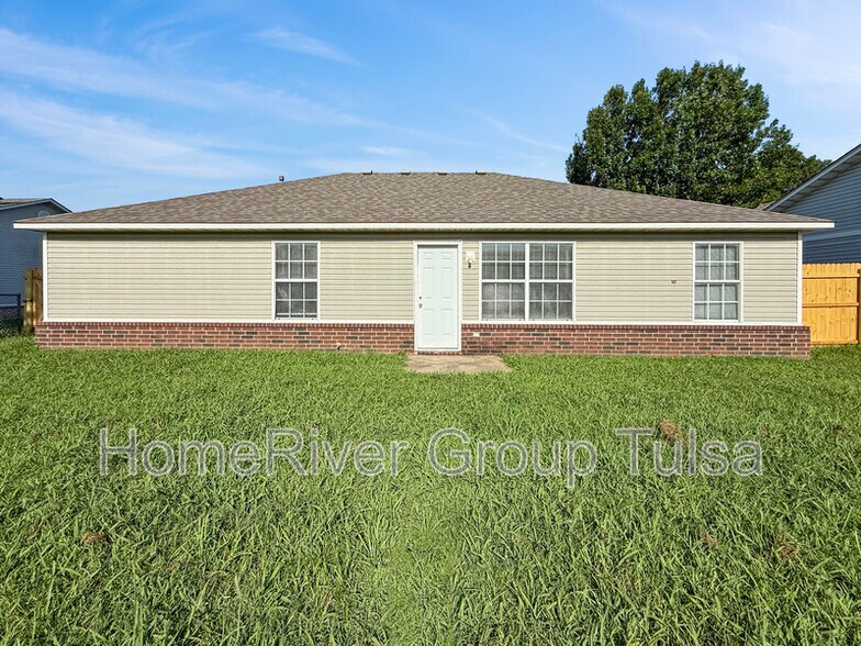 Building Photo - 8917 N 148th E Ave