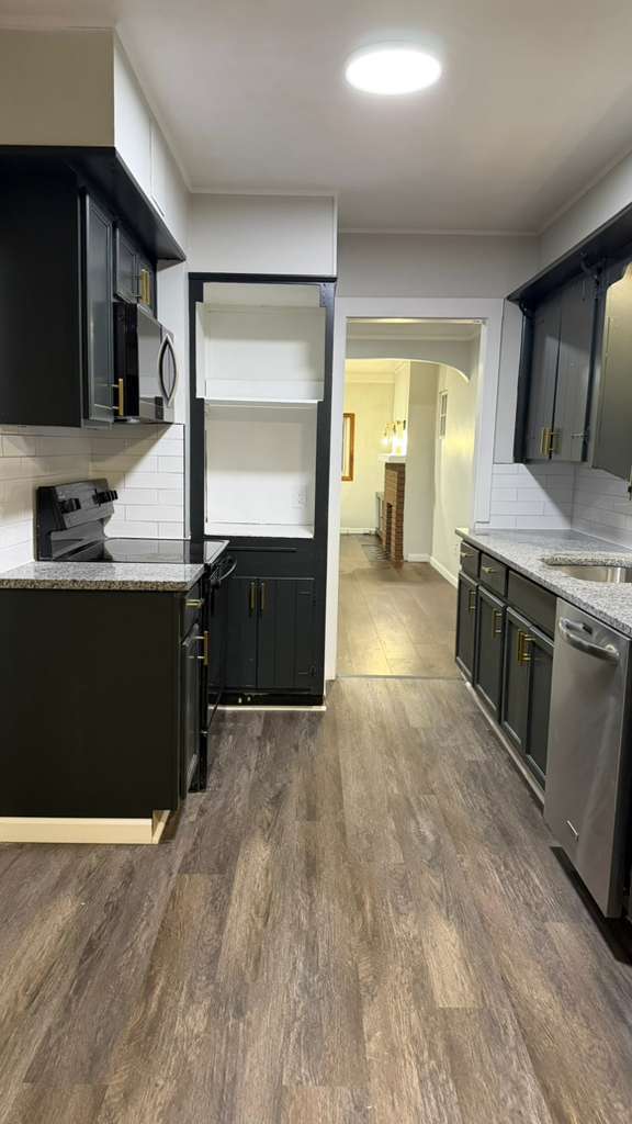 Building Photo - 13901 Tyler Ave