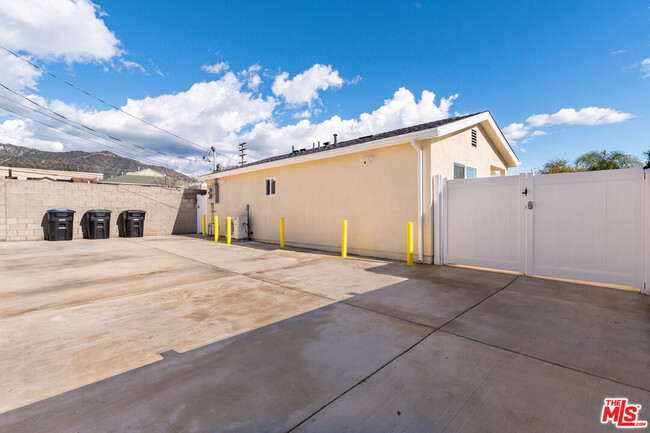 Building Photo - 1049 Sonora Ave
