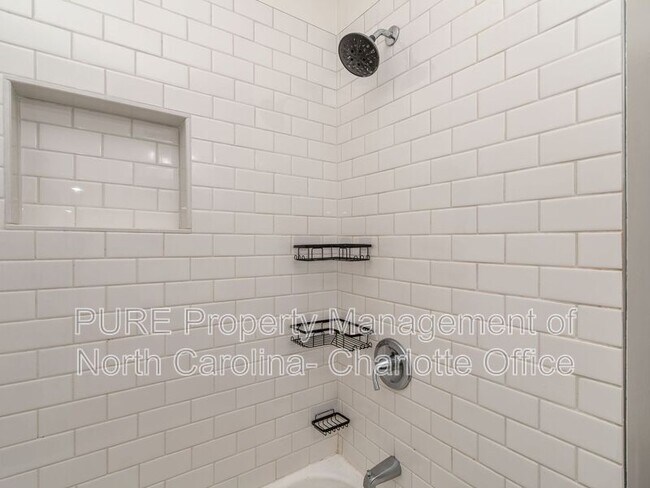 Building Photo - 1321 Pinecrest Ave