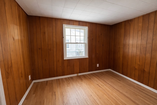 Building Photo - Updated 3BR Home with Garage and Fenced Yard