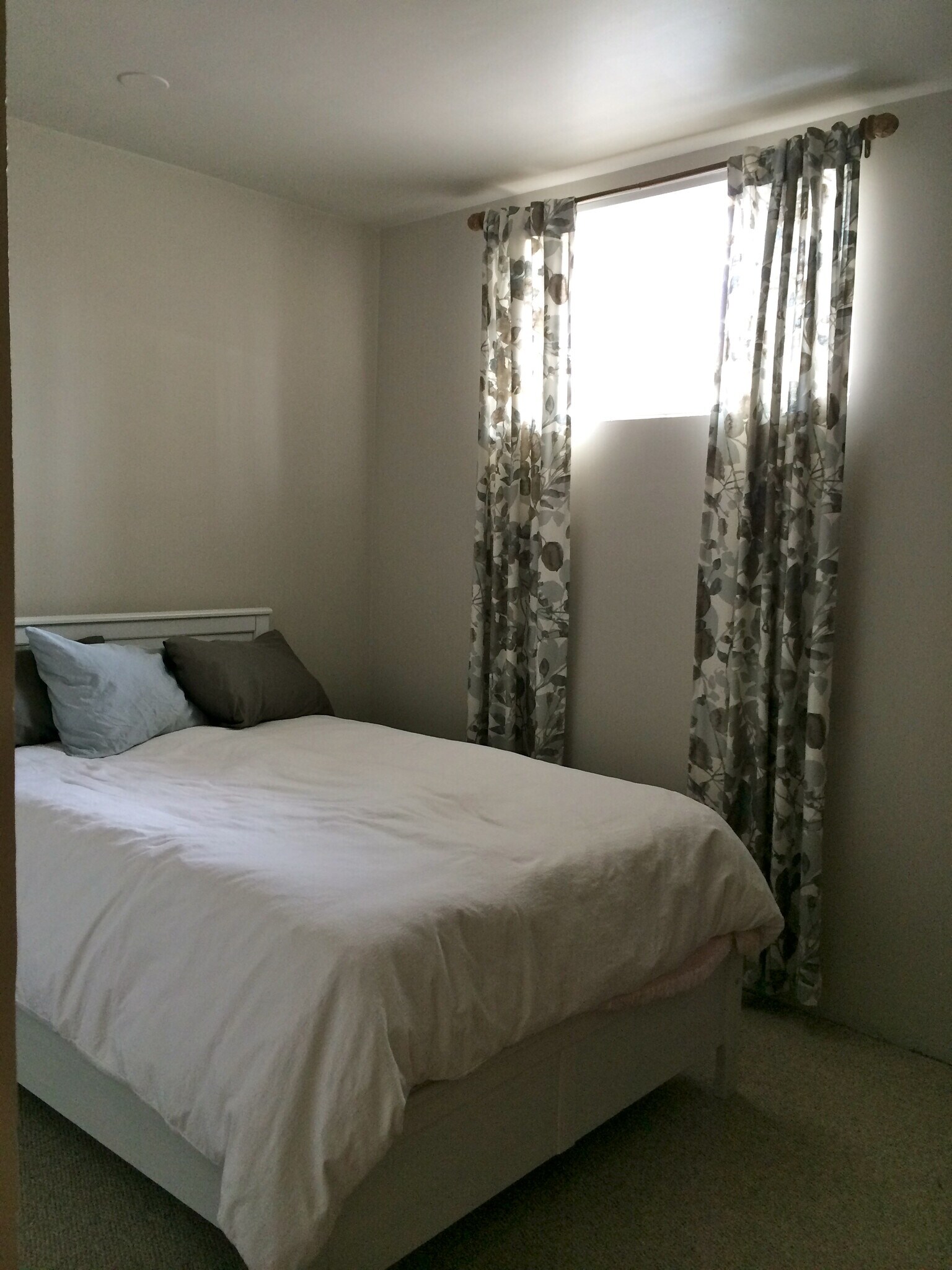 bedroom - 1906 N Hermitage Ave