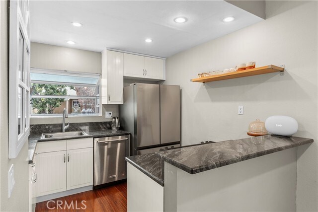 Building Photo - 240 Pineview
