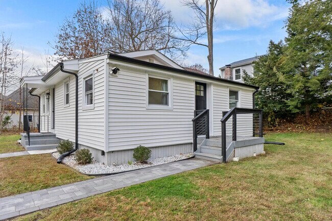 Building Photo - 5 Pine Trail