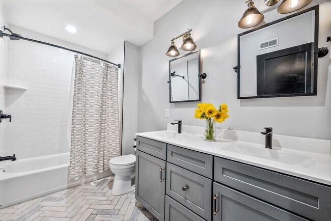 Building Photo - 330 Wright St