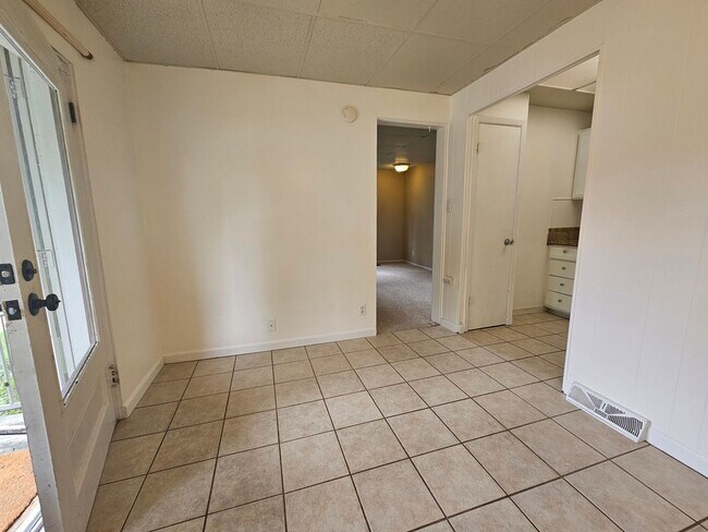 Building Photo - Highlands Adorable 1 Bedroom Apartment in ...