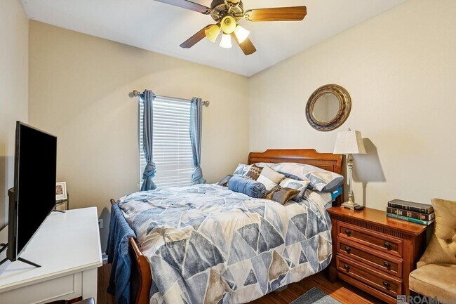 Building Photo - 40300 Creek Bend Dr
