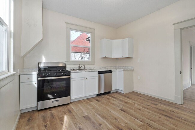 Building Photo - Remodeled 2 bedroom, 1 bathroom home for r...