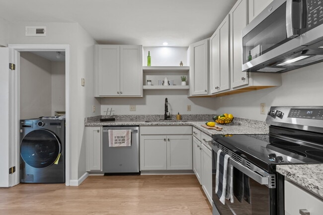 Building Photo - 1636 Mill Oak Dr