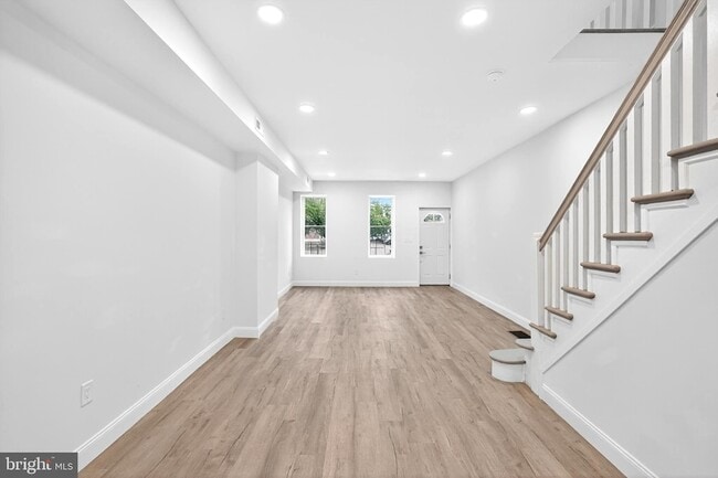 Building Photo - 153 Hermitage St