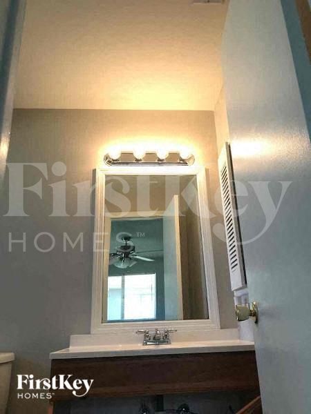 Building Photo - 8185 Kings Bay Blvd