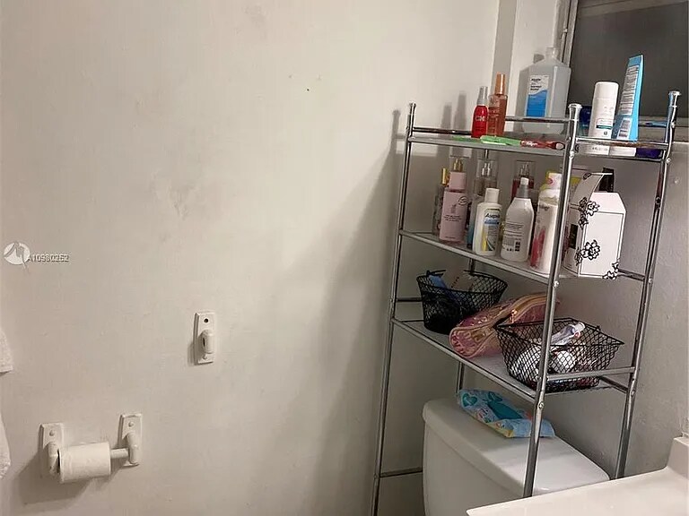 Building Photo - 8830 Fontainebleau Blvd