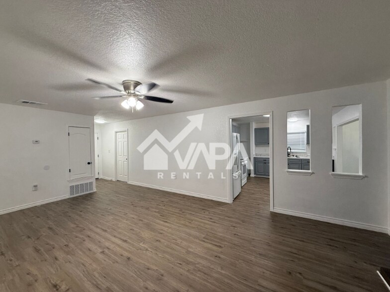 Building Photo - 108 N Meadow St