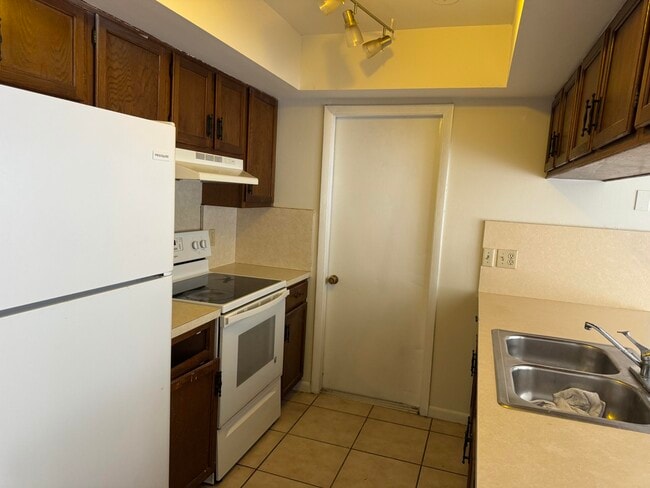 Building Photo - 1131 Goldenrod Rd