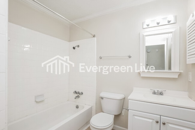 Building Photo - 414 Shenandoah Rd N