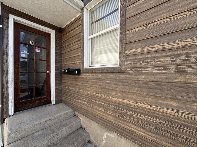 Building Photo - 119 E Leslie Ave