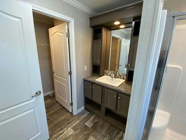 Building Photo - 131 Zimmer Dr W