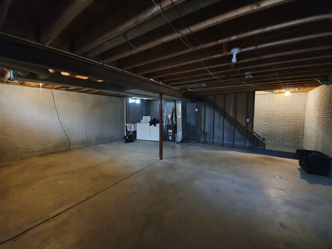 Building Photo - 16515 Lipton Ave