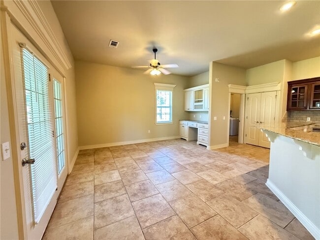 Building Photo - 609 N Tournament Dr