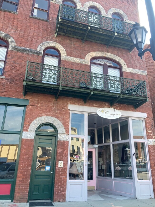 Primary Photo - 1030 Broad St