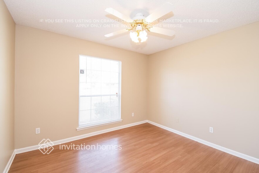 Building Photo - 7761 Pikes Peak Dr