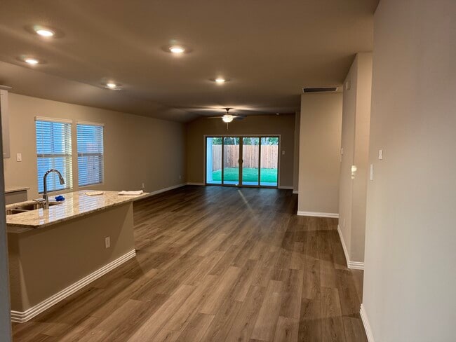 Building Photo - 919 Elijah Ln