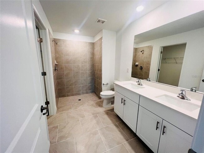 Building Photo - 100 Oakwood Ct