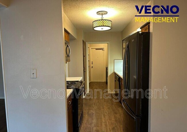 Building Photo - 3643 Richwood Dr