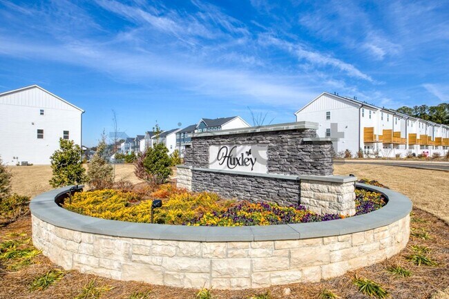 Building Photo - 1467 Hasse Ave