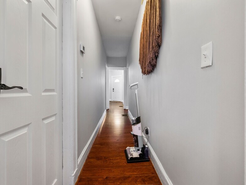 Building Photo - 168 School St