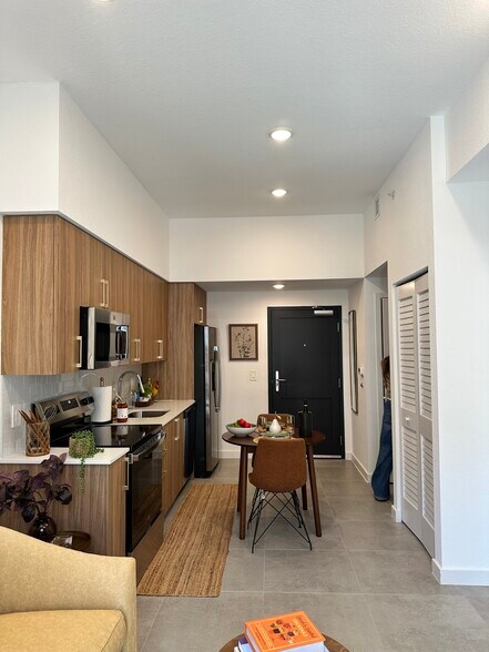 Building Photo - 1833 Madison St