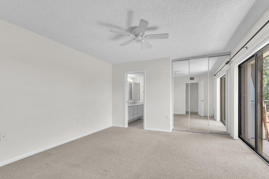 Building Photo - 3026 30th Ct