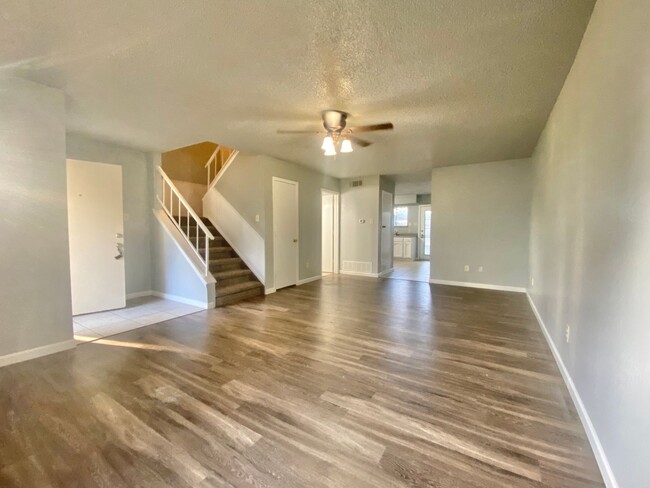 Building Photo - 3 bad 2.5 bath Townhome available now