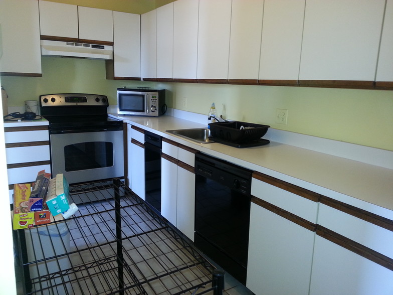 Kitchen - 1425 Hopkins St NW