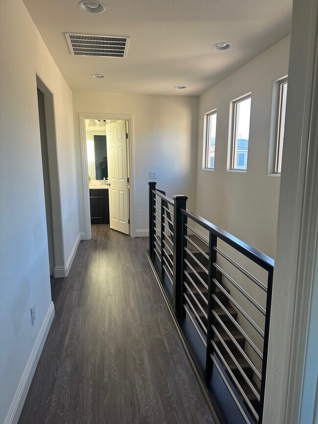 Building Photo - 6654 Ivory Dove Ct